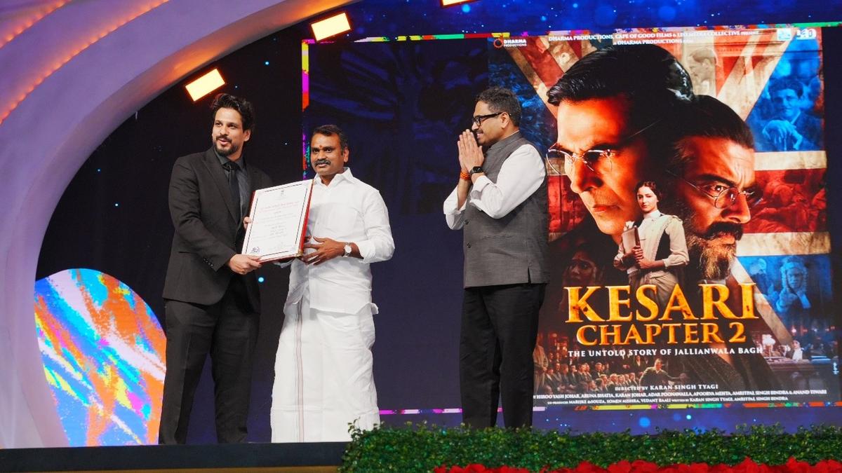ఉత్తమ నూతన దర్శకుడిగా కరణ్ సింగ్ త్యాగి అవార్డు అందుకున్నారు ఉత్తమ నూతన దర్శకుడిగా కరణ్ సింగ్ త్యాగి అవార్డు అందుకున్నారు